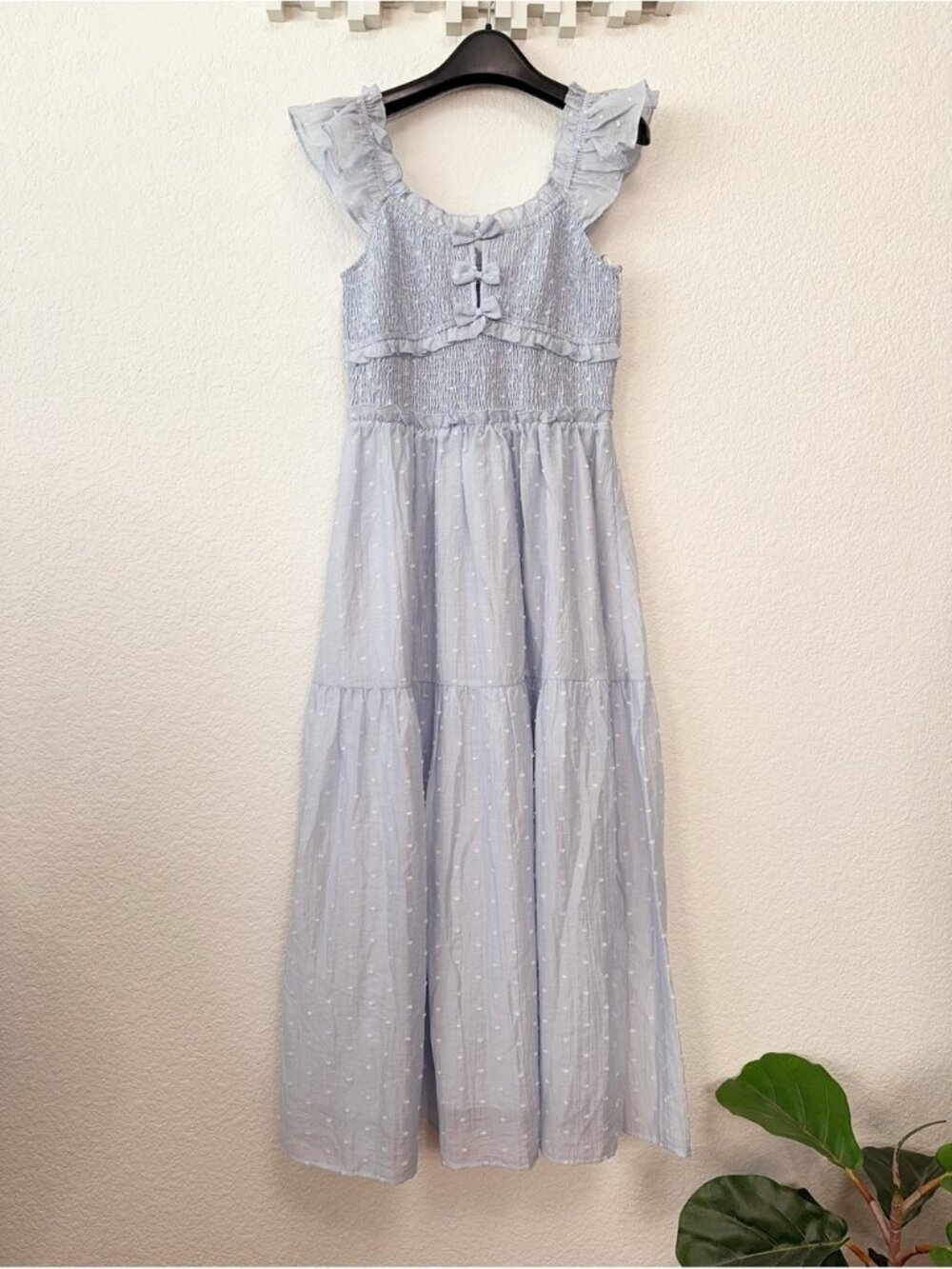 NEW Moon River Porter Clip Dot Ruffle Detail Smocked Midi Dress in Light Blue - Picture 3 of 9